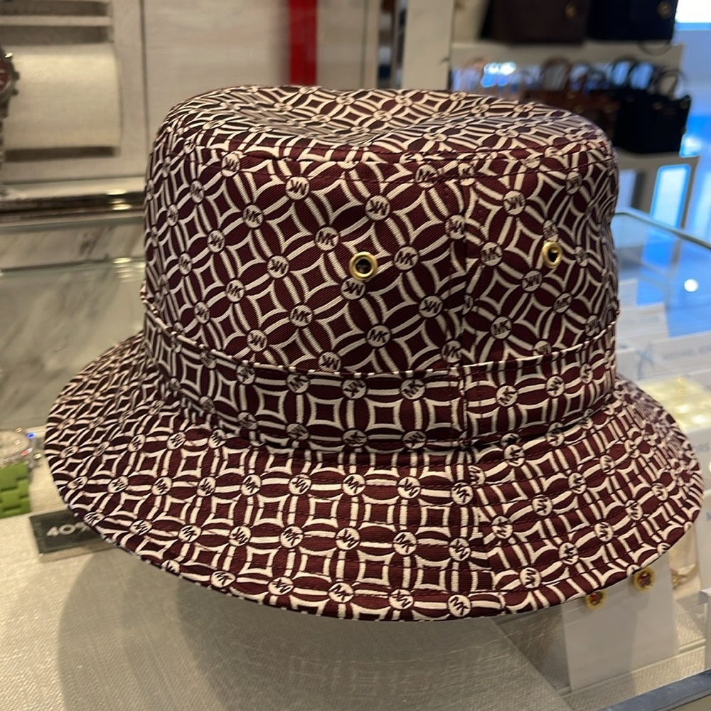 Michael Kors Women’s MK Logo Jacquard Bucket Hat
OXBLOOD
NWT - Picture 14 of 16